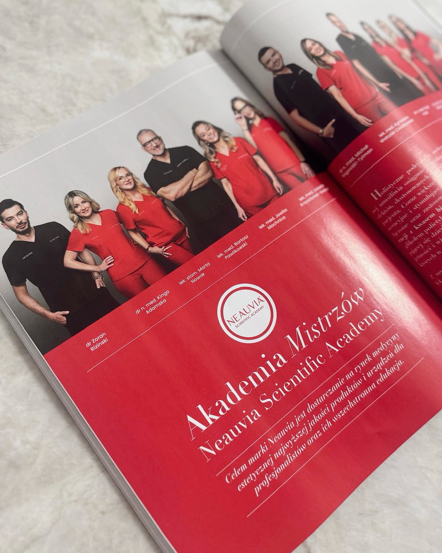 W najnowszym wydaniu Vouge Polska @vogue.polska znajdziecie dr Kingę Adamską w artykule @neauviapoland wraz ze zdjęciem całego teamu Neauvia 👩🏼⚕️
#neauviateam #neauviapoland #medistic #voguepolska #voguepoland
