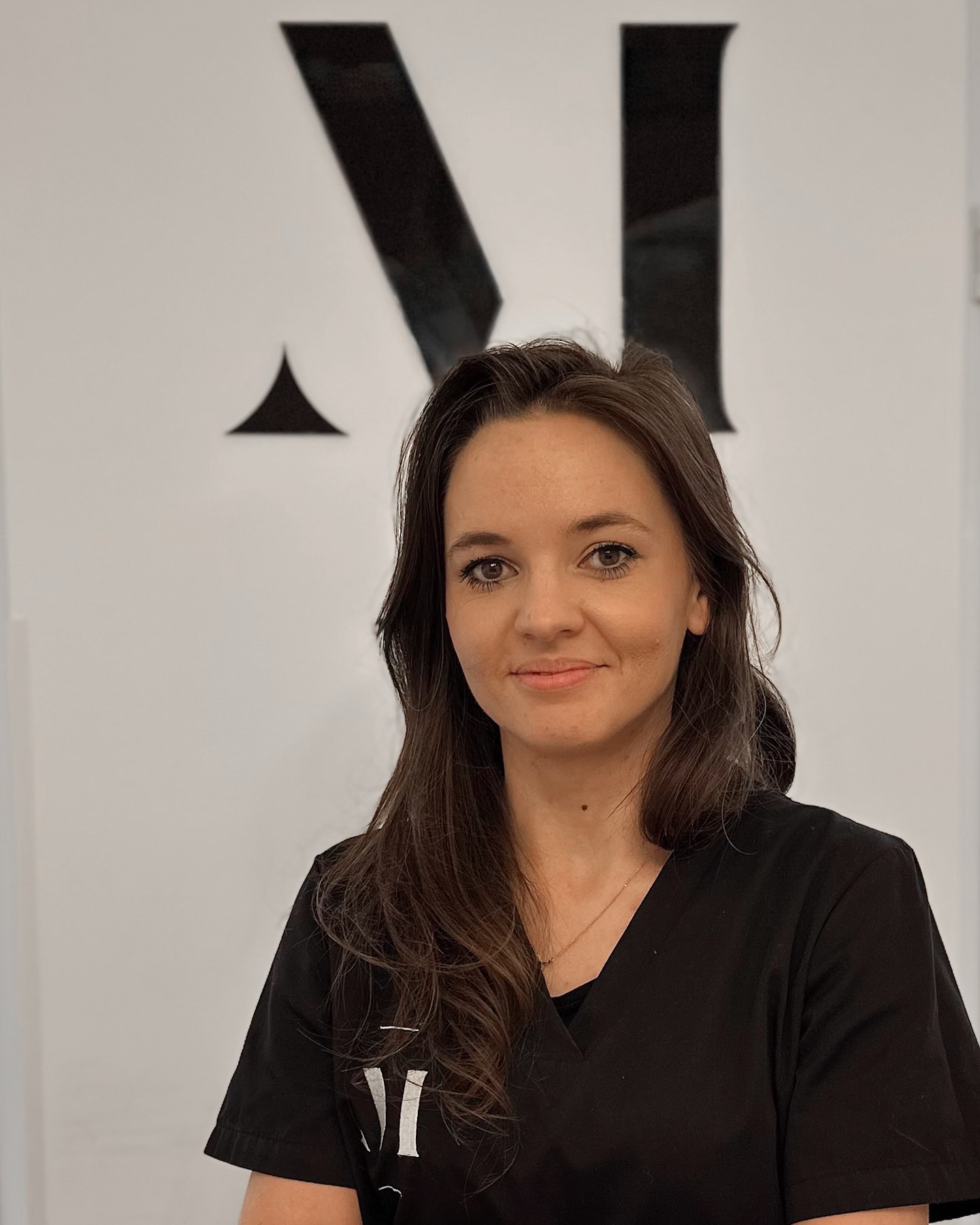 Do zespołu MEDISTIC dołącza lek. Lucyna Jankowska — specjalistka dermatologii i wenerologii!
Dr Jankowska ukończyła Wydział Lekarski Uniwersytetu Medycznego w Poznaniu. To niezwykle empatyczna i cierpliwa osoba, a jej szczególnym obszarem zainteresowań są choroby zapalne skóry — w tym łuszczyca.
📅 Pierwszy wolny termin? Już 27 sierpnia!
👉 Wejdź na naszą stronę (link w BIO), kliknij rejestracja online albo złap nas pod 📞 +48 664 451 862
#MEDISTIC #dermatologia #wenerologia #dermatolog #gabinetylekarskie #gabinetylekarskiepoznań #wenerologiapoznan #dermatologpoznań