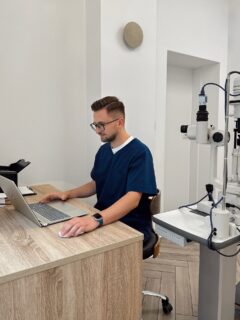 Jeśli cierpisz na objawy zespołu suchego oka - zapraszamy na konsultacje do dr Macieja Pankowskiego 🩺
Możesz umówić się już teraz - online na naszej stronie (link w BIO) lub telefonicznie pod nr +48 664 451 862! 👌🏼
zespół suchego oka • zdrowe oczy • zabieg IPL
#MEDISTIC #ZSO #zespółsuchegooka #zabiegIPL #zdroweoczy #gabinetylekarskie #gabinetylekarskiepoznań #poznań