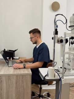 Przypominamy, że w MEDISTIC mamy specjalistów, którzy pomogą Ci, jeśli cierpisz na zespół suchego oka 👁️

Możesz umówić się już teraz do dr Macieja Pankowskiego - online na naszej stronie (link w BIO) lub telefonicznie pod nr +48 664 451 862! 👌🏼

#MEDISTIC #ZSO #zespółsuchegooka #zabiegIPL #zdroweoczy 
zespół suchego oka • zdrowe oczy • zabieg IPL •
gabinetylekarskie • gabinetylekarskiepoznań
