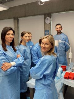 W weekend po raz kolejny dr Kinga Adamska wraz z @dr_rizinski prowadziła szkolenie @neauvia_poland 👩🏼⚕️
Cieszymy się, że nasz specjalista jest częścią teamu Neauvia i dzieli się swoim doświadczeniem z innymi! ☺️
#neauvia #szkolenia #dradamska #neauviapoland